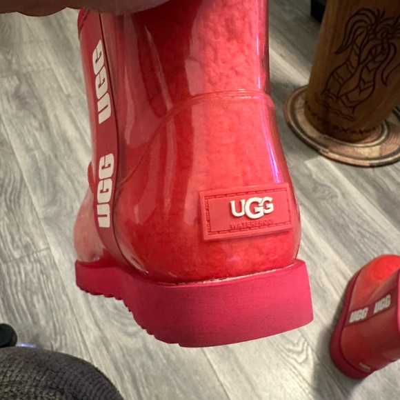 Ugg rain boots with fur inside I tried on in house. In new condition. Retai $250 - Picture 5 of 9